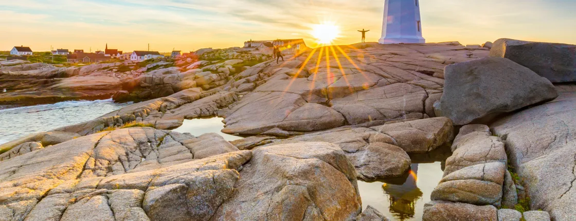 Halifax night tour with dinner in Peggy's Cove