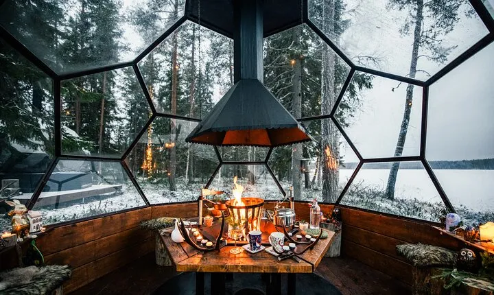 Aurora Borealis Dinner in a Glass Igloo