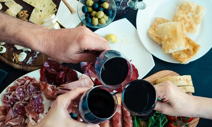 SOFIA Afternoon Walking Tour & Wine Experience