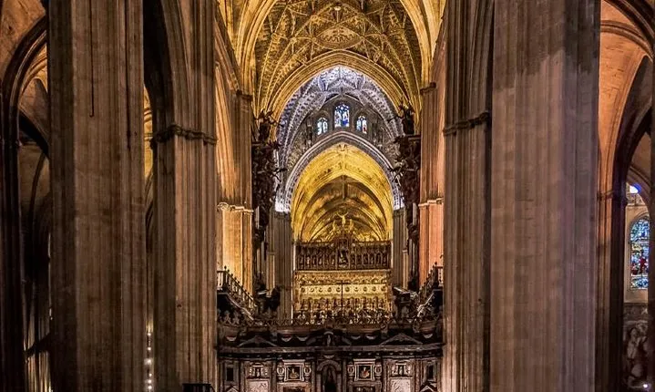 Essential Monumental Guided Tour in Seville