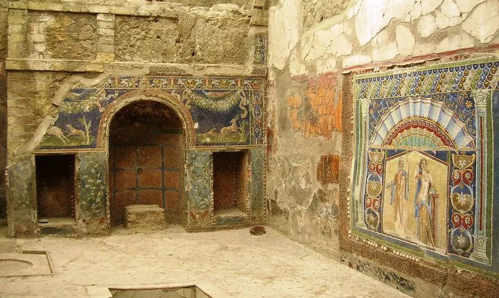 Private Transfer from Rome to Amalfi Coast & stop at Herculaneum