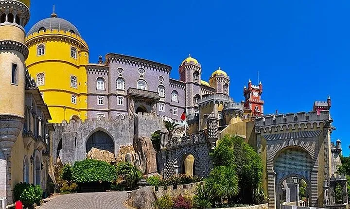 Private Tour Sintra-Queluz-Cabo da Roca-Cascais and Portuguese Riviera from Lisbon