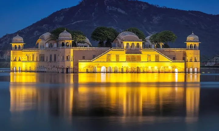Private Amer Fort and Jaipur City Guided Trip from Delhi