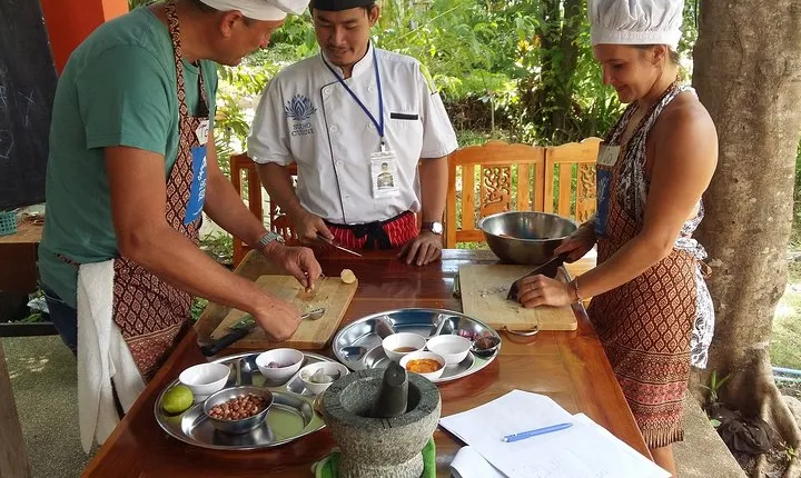 Short Authentic Lunch Cooking Class with Thai Master Chef at Sukho Cuisine Lanta