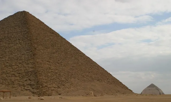 Full Day Tour To Sakkara, Dahshur and Giza pyramids Including Lunch