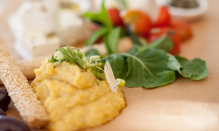 Small-Group Greek Food and Wine Tasting Tour in Santorini