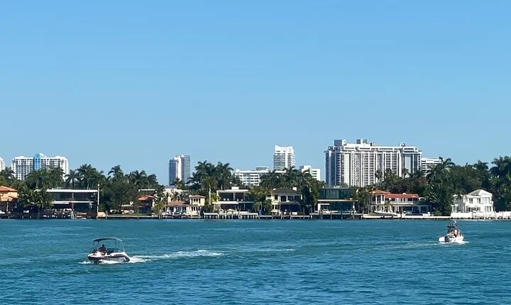 Water Taxi between Bayside Marketplace & South Beach