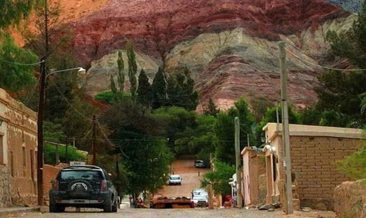 Excursion to Humahuaca & Purmamarca with 7-color Hill, from Salta
