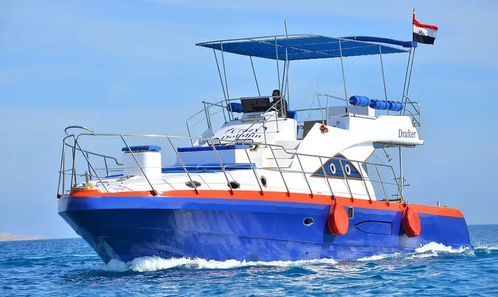 Private Boat to Hula Hula Island Snorkeling With Lunch - Hurghada