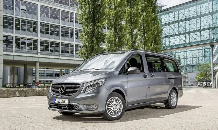 Private Airport Departure Transfer: Central London to London Heathrow
