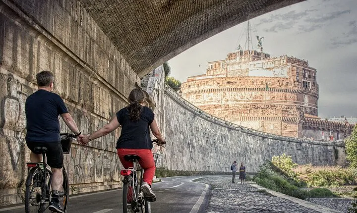 Rome from the Tiber: cycling tour through history and beauty
