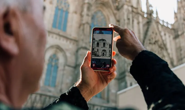 HistARy: Guided tour of the Gothic Quarter with Augmented Reality