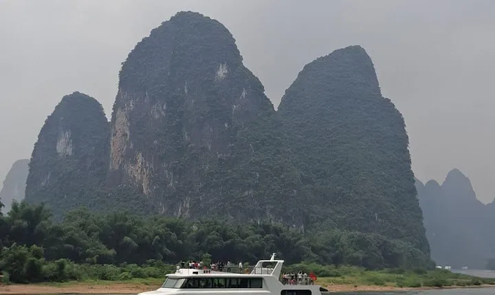 Full-Day Guilin Li-River Cruise and Yangshuo Liusanjie Show Private Tour