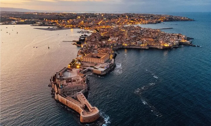 Siracusa Walking Tour with Audio and Written Guide by a Local