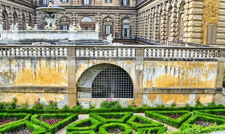 Florence: Palazzo Pitti & Boboli Gardens Private Tour w/ Tickets