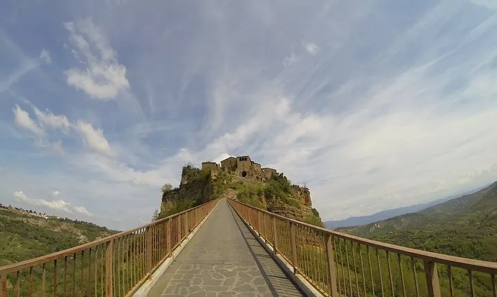 ROME LUXURY TOURS: Civita Di Bagnoregio private tour from Rome