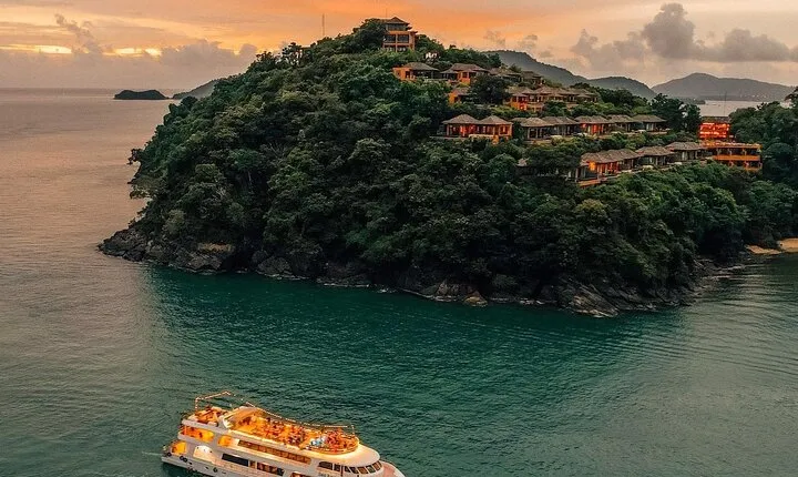 Phuket's Golden Hour Sea Angel Sunset Dinner Experience
