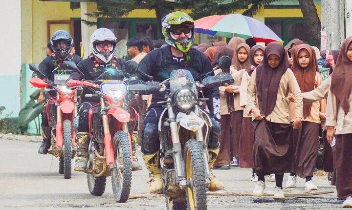2-Day Motorcycle Adventure Tour in Indonesia's West Java