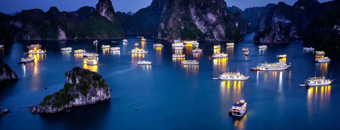Private full-day trip from Hanoi to Halong Bay with boat cruise
