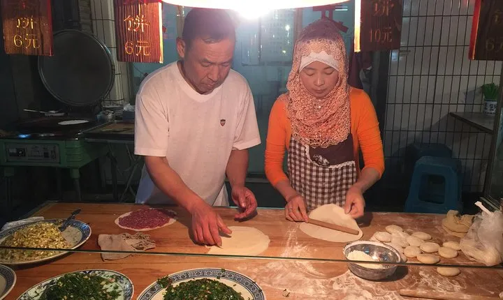 Private Tour-City Wall and Foodie Taste of Muslim Quarter