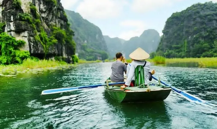 Hoa Lu Tam Coc Full Day Tour: Small Group Tour & Buffet Lunch