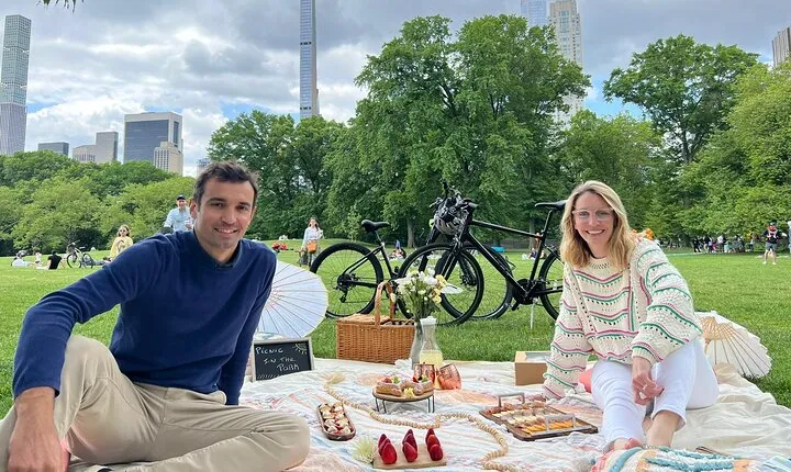 Private Central Park Bike Tour and Luxurious Picnic
