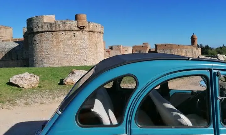 Excursions in guided circuits Pene boxes in 2 CV Citroën