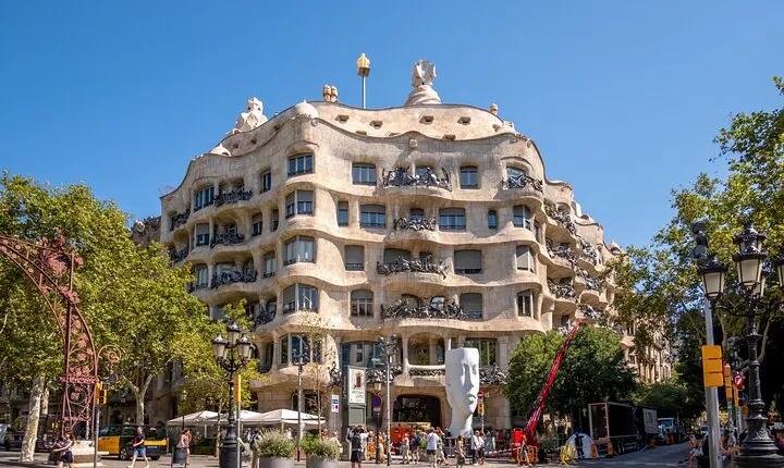 Casa Batlló & La Pedrera Guided Tour with skip the line ticket