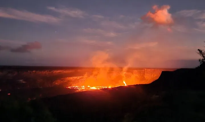 Volcano National Park and Rainbow Fall in Hilo, Hawaii