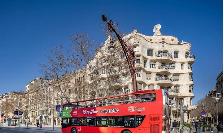 Barcelona City Tour Hop-On Hop-Off with Optional Boat