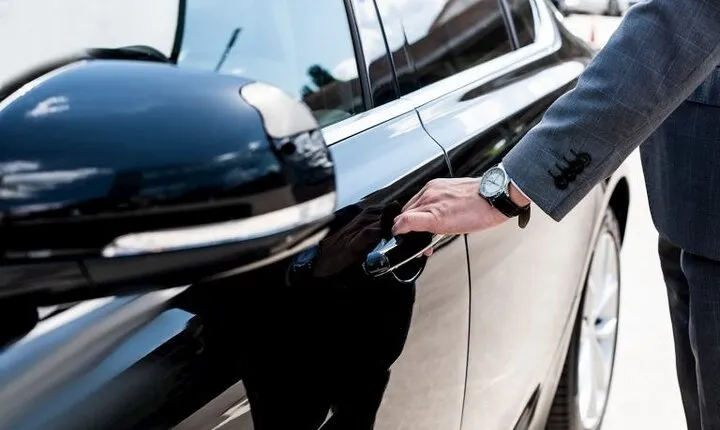 Private Airport Hotel Transfer in Athens by Luxury Van