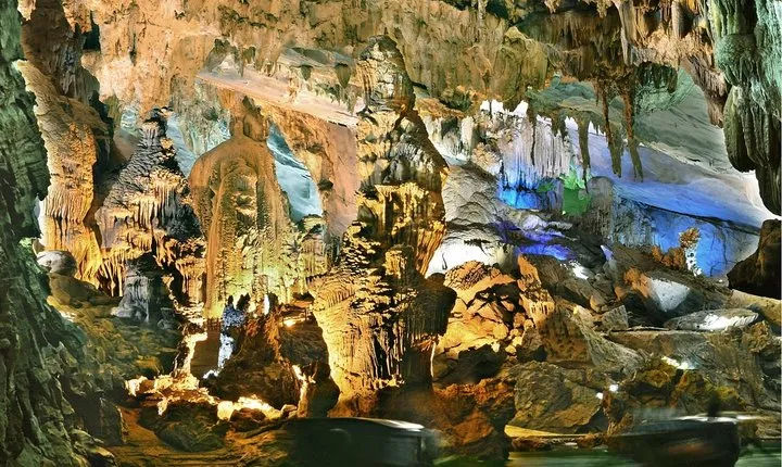 Pavilion on earth: Paradise Cave Tour from Hue City