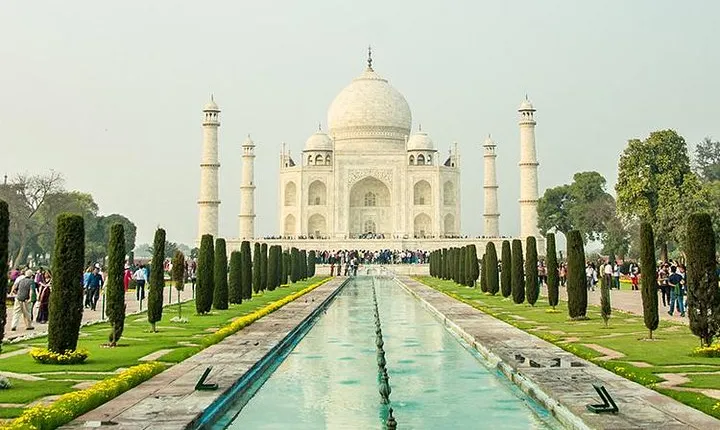 Taj Mahal Private Guided Tour from Delhi with Entrance