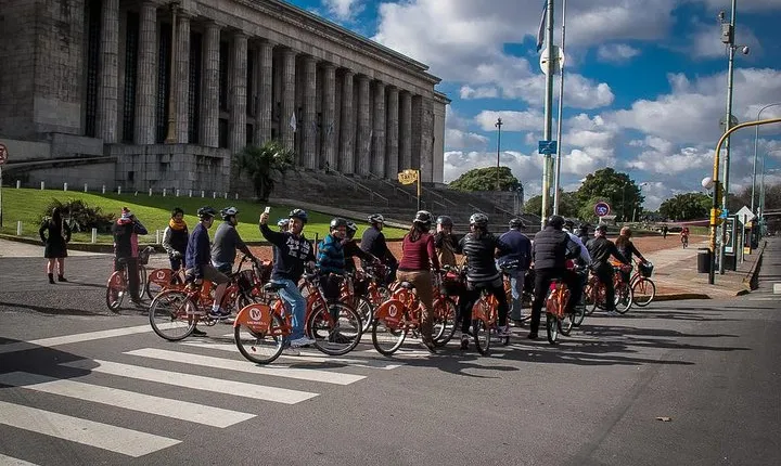 Buenos Aires Bike Tour: North Districts, Recoleta and Palermo