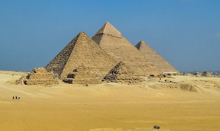 Best Guided Day-Tour to Giza and Saqqara Pyramids including Lunch from Cairo