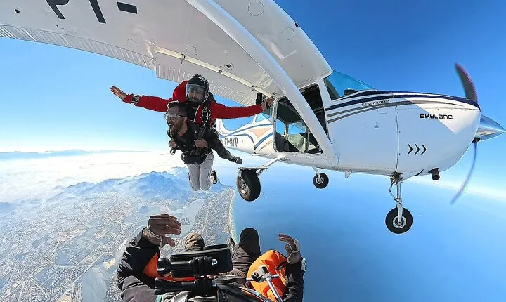 Incredible Skydive/Parachute Jump NO Rio DE January DE plane