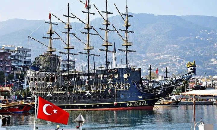 Pirate Ship with Alanya City visit with lunch and drinks