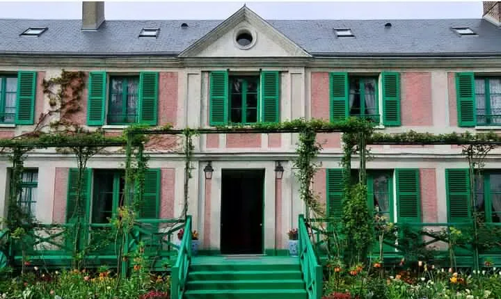 Private Tour with Guide to Midnight in Paris Movie Locations