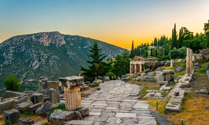 Delphi One Day Trip from Athens