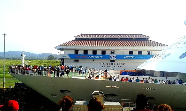 Cruiseline Excursion Colon: Panama City tour and Miraflores Locks