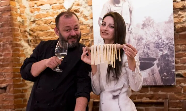 Florence: Pasta & Tiramisu Cooking Class with Unlimited Wine