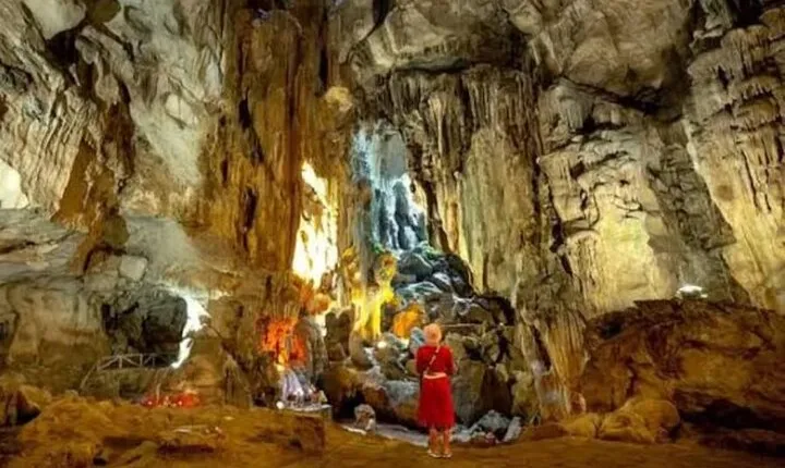 Jakarta Bogor Tour Traditional Performance and Explore Nature