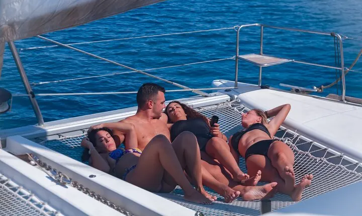 Catamaran cruise in Mykonos with Meal, Drinks & Transport