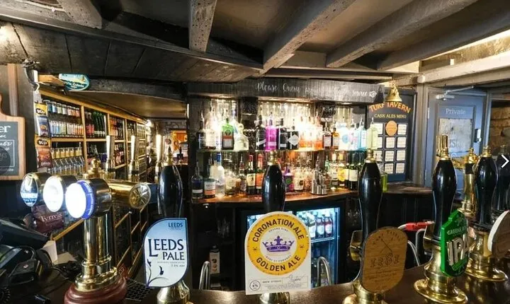 Oxford Pub Tour: Historic Pubs and Local Brews
