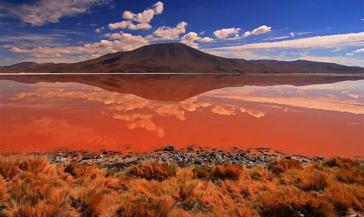 2-Day Uyuni Salt Flats - Including Laguna Colorada by Flight from La Paz