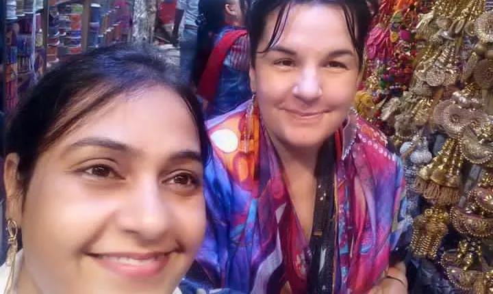 Private Customized Delhi Shopping Tour with Female Consultant