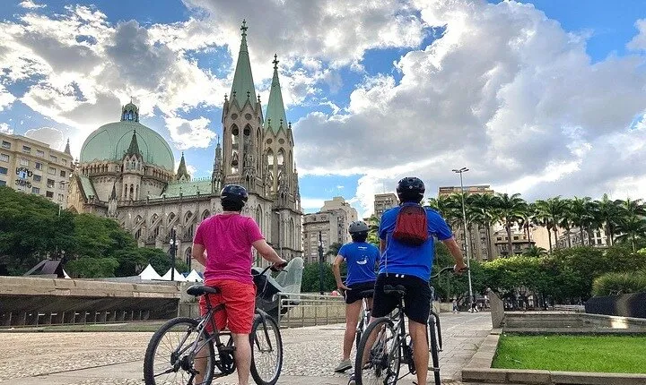 São Paulo Bike Tour: Avenida Paulista and Historic Downtown