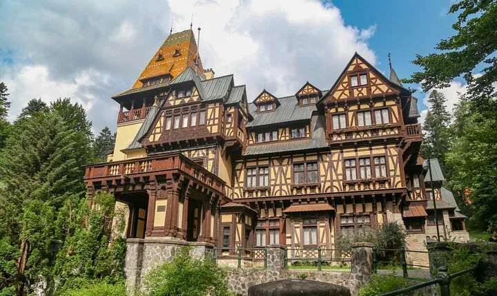 Carbon Free Day Trip to Peles Castle, by Train and Walking