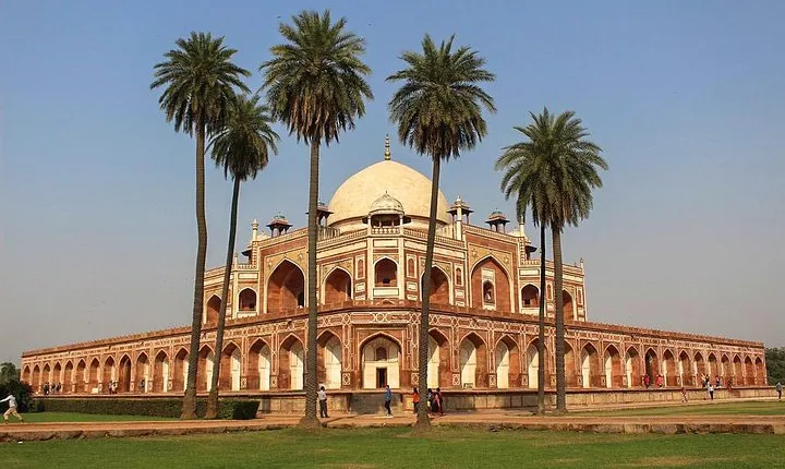 A history walk through the Humayun Tomb complex