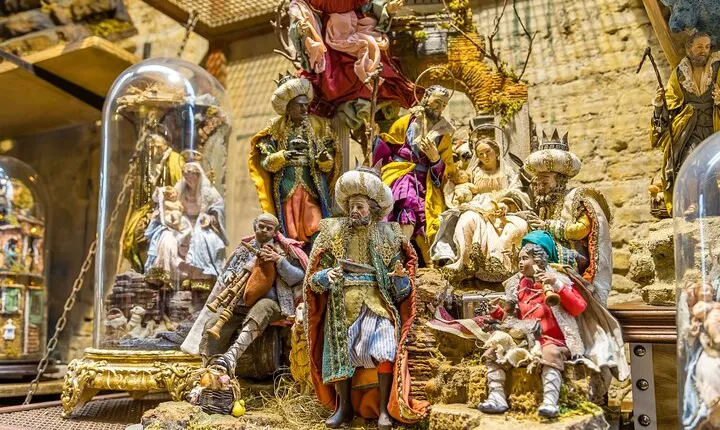 Explore the magic Nativity Scene Market with private Guide